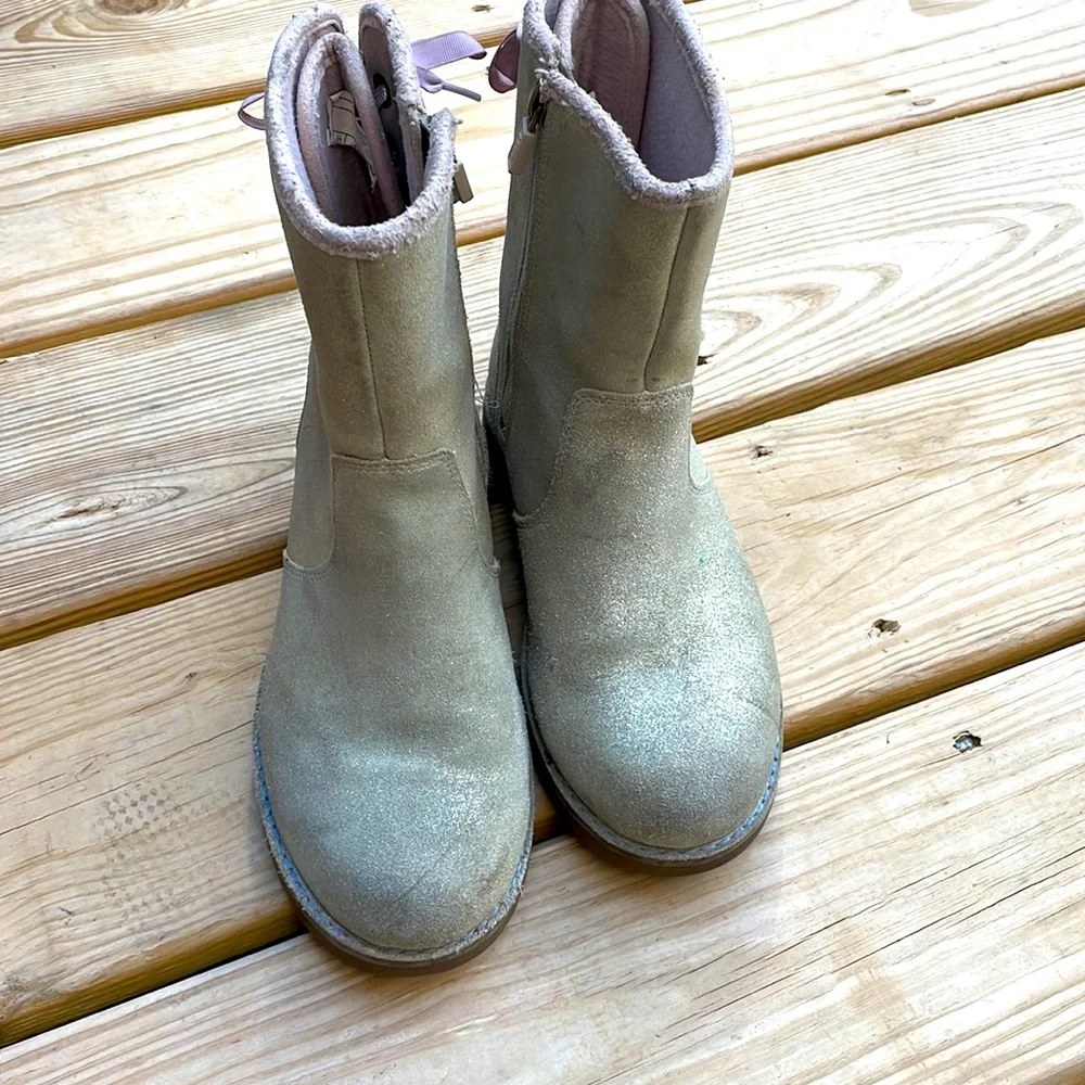 UGG Girls Corene Metallic Taupe Back Bow Winter Boots Size US 3